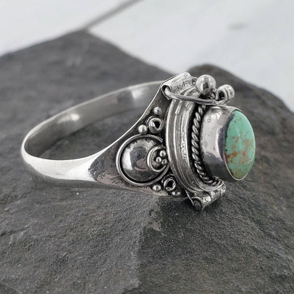 Poison Ring ~ Turquoise and Sterling Silver: 9
