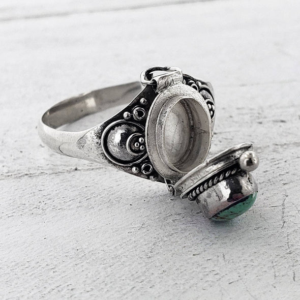 Poison Ring ~ Turquoise and Sterling Silver: 8