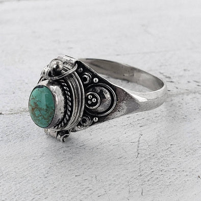 Poison Ring ~ Turquoise and Sterling Silver: 9